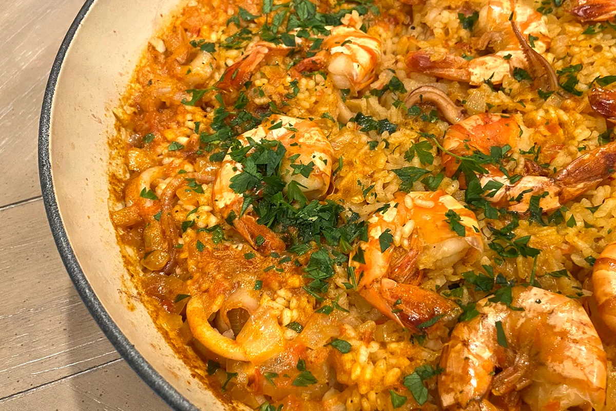 Easy Seafood Paella Recipe Using a Cast Iron Pan