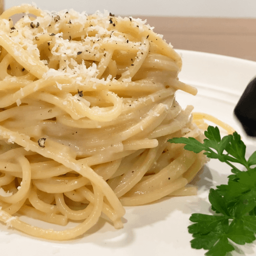 Serving Cacio e Pepe