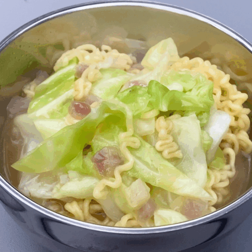 Serve Garlic Butter Noodle Soup