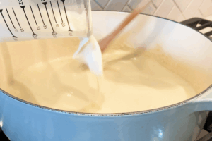 build the sauce for mac and cheese